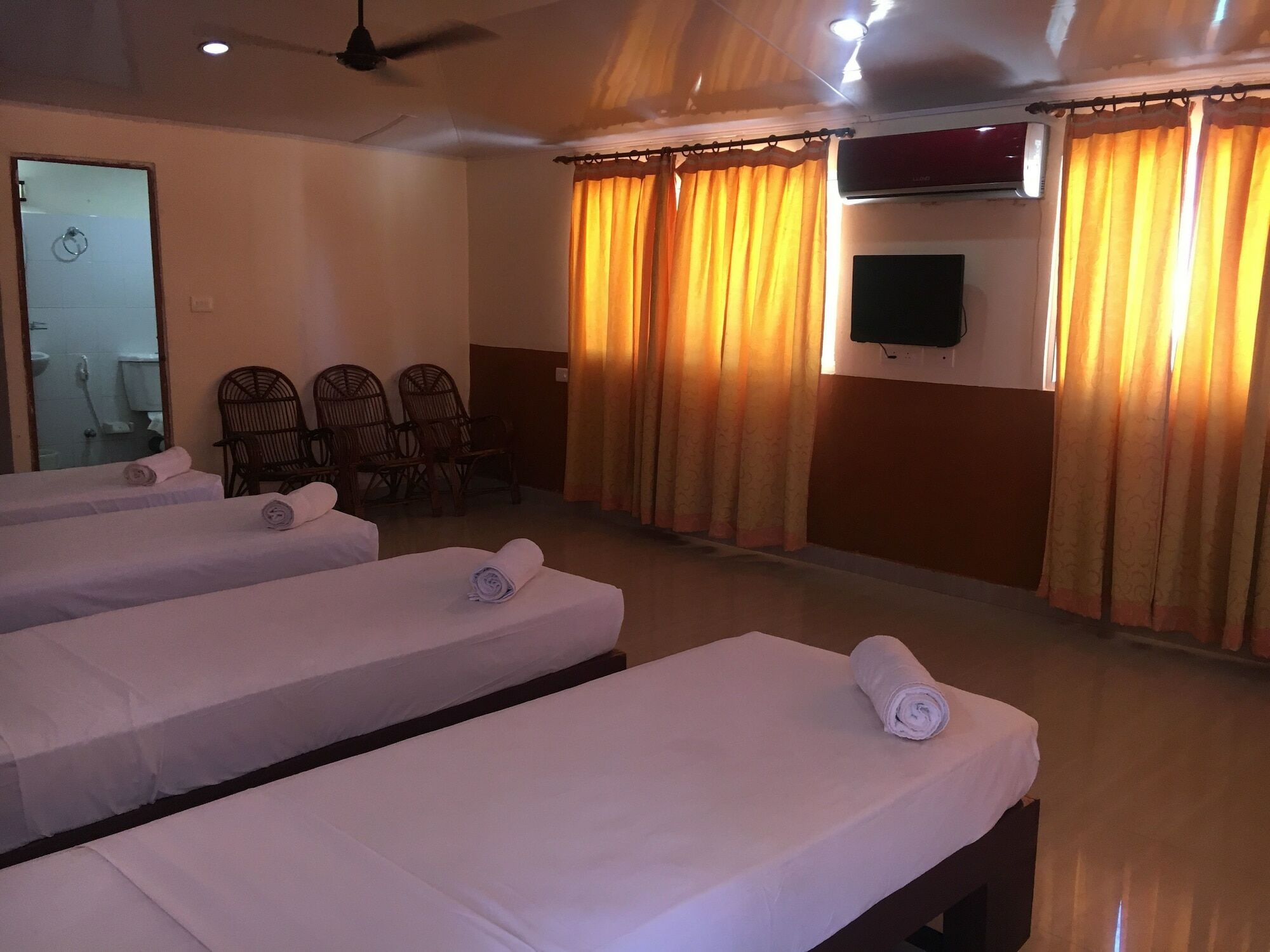 นิว โควาลัม บีช โฮเต็ล Hotel โกวาลัม ภายนอก รูปภาพ